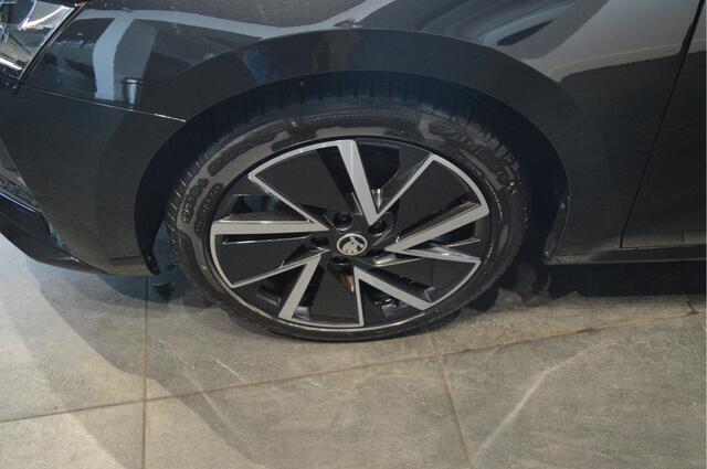 Skoda OCTAVIA Combi 2.0 TDI Sportline navi pano camera head up 18 inch 150 pk !!