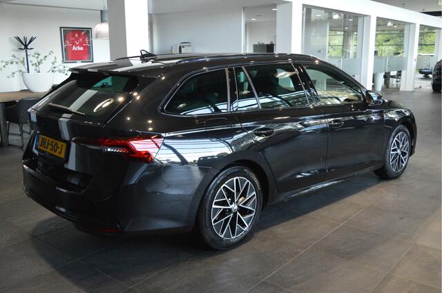 Skoda OCTAVIA Combi 2.0 TDI Sportline navi camera keyless trekhaak 17 inch 150 pk !!