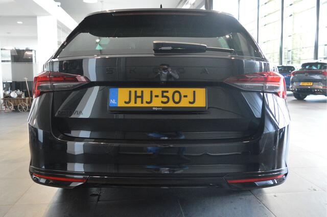 Skoda OCTAVIA Combi 2.0 TDI Sportline navi camera keyless trekhaak 17 inch 150 pk !!