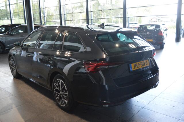 Skoda OCTAVIA Combi 2.0 TDI Sportline navi camera keyless trekhaak 17 inch 150 pk !!