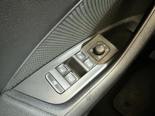 Skoda OCTAVIA Combi 1.0 e-TSI Business Edition Plus | Camera | Dodehoeksensoren | Apple carplay