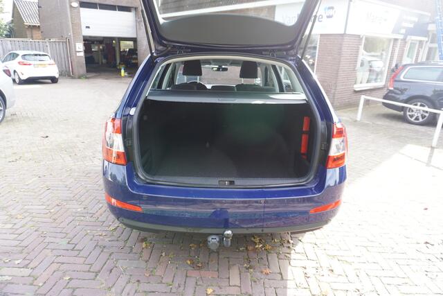 Skoda OCTAVIA 1.0 TSI Greentech Ambition Business TREKHAAK CLIMA NAVI