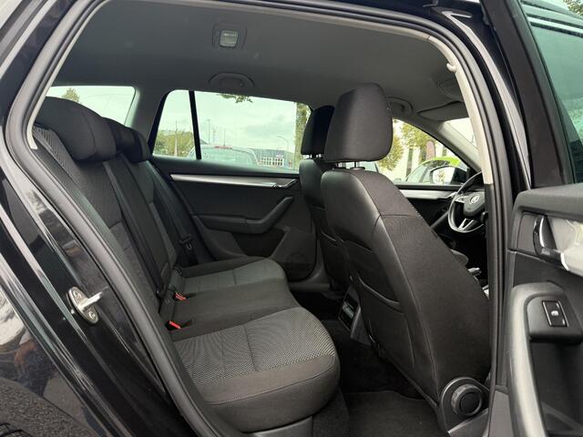 Skoda OCTAVIA Combi 1.2 TSI Greentech Style Navi,Clima,Cruise,PDC V+A,Stoelverwarming,Bluetooth,APK tot 05-2026