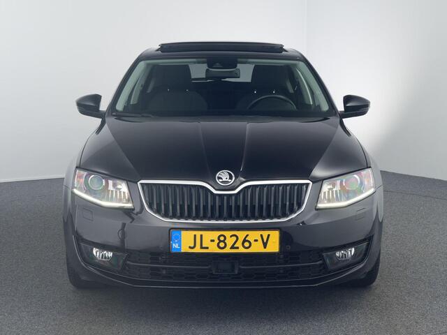 Skoda OCTAVIA 1.4 TSI Greentech Style Businessline | Pano | Camera | Canton | Trekhaak | Carplay |