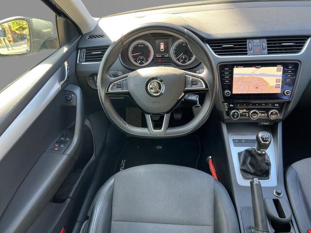 Skoda OCTAVIA Combi 1.0 TSI 116pk Business Edition / Navigatie / Stoelverwarming / 17 inch l.m. velgen