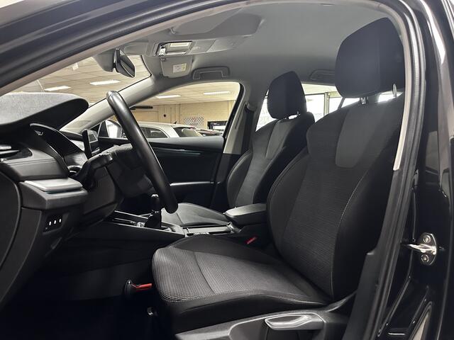 Skoda OCTAVIA Combi 1.0 TSI Business Edition/ VIRTUAL DASH./ Elek. Kofferklep/ Apple + Android/ DAB+/ LED Koplampen/ Keyless-Go/ Lane-Assist./ PDC V+A/ 16'' LMV/ Navi/ Cruise/ Extra getint glas.