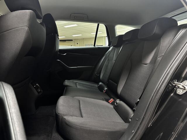 Skoda OCTAVIA Combi 1.0 TSI Business Edition/ VIRTUAL DASH./ Elek. Kofferklep/ Apple + Android/ DAB+/ LED Koplampen/ Keyless-Go/ Lane-Assist./ PDC V+A/ 16'' LMV/ Navi/ Cruise/ Extra getint glas.