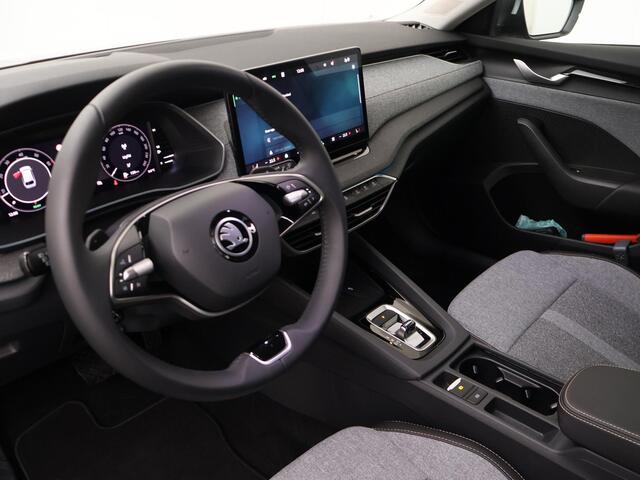 Skoda OCTAVIA Combi First Black Styling Pakket 1.5 TSI DSG | Automaat | Navigatie | Adaptieve cruise control | Apple Carplay/Android Auto | 18" lichtmetalen velgen |