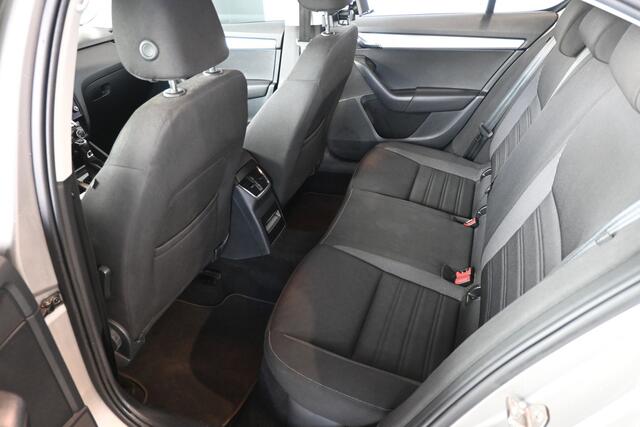 Skoda OCTAVIA 1.0 TSI Greentech Ambition Business Clima Navigatie Panoramadak Inruil Mogelijk!