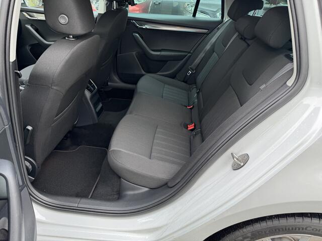 Skoda OCTAVIA Combi 1.0 TSI Greentech Style Business AUTOMAAT-TREKHAAK-STOELVER