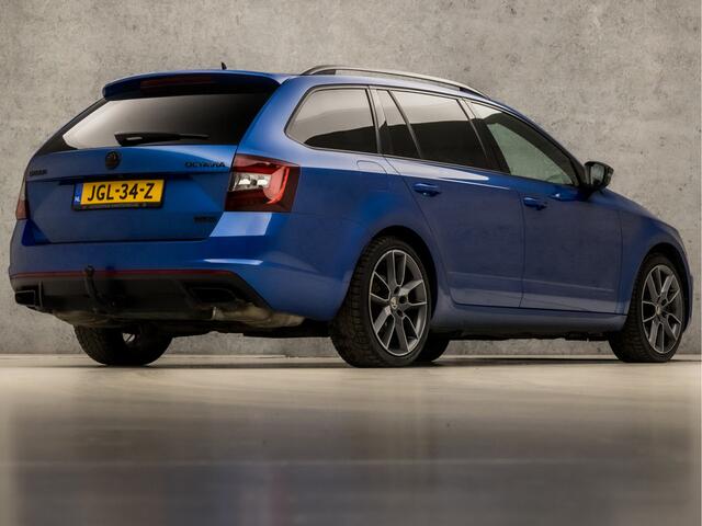 Skoda OCTAVIA 2.0 TSI VRS 230Pk (APPLE CARPLAY, GROOT NAVI, KUIPSTOELEN, STOELVERWARMING, CAMERA, ADAPTIVE CRUISE, TREKHAAK, GETINT GLAS, KEYLESS, ALCANTARA, NIEUWSTAAT)