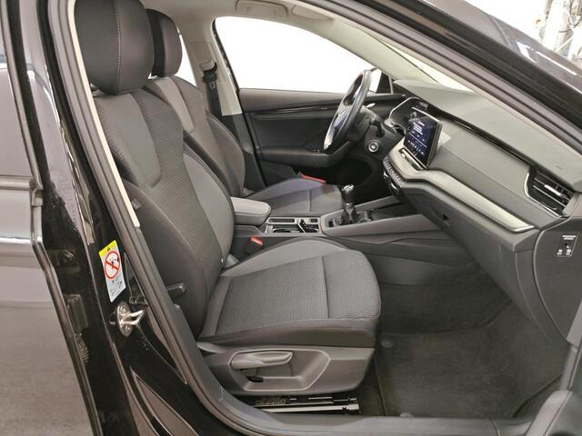 Skoda OCTAVIA Combi 1.0 Business Edition 1e Eigenaar | NL-Auto | Volledig Onderh. | BTW | Stoelverwarming | Camera | Navi | Elek Klep | Cruise | Full-Led | Keyless | DAB | PDC |