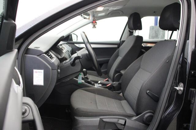 Skoda OCTAVIA 1.6 TDI Combi Amb. Bns Automaat - Carplay, Navi, Cruise, Clima, Trekhaak