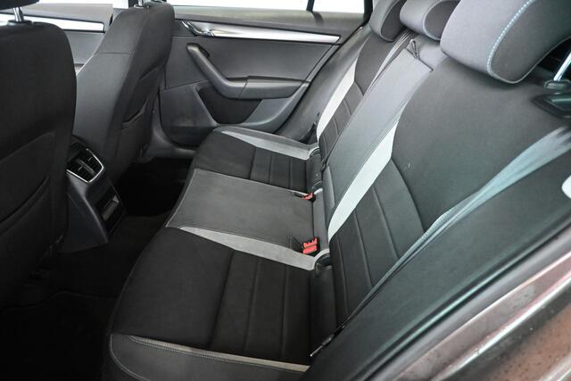 Skoda OCTAVIA Combi 1.2 TSI Greentech Ambition Businessline Automaat Navigatie Rijklaarprijs Inruil Mogelijk!