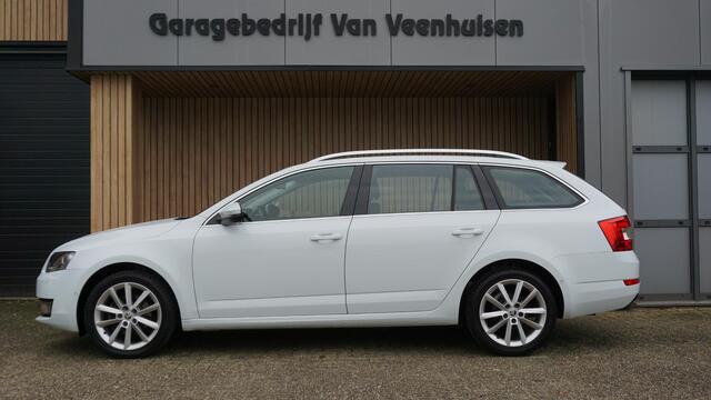 Skoda OCTAVIA Combi 1.4 TSI 150pk DSG Style Businessline Canton Keyless Xenon 17inch LM Trekhaak Stoelverwarming *Complete Skoda* NL auto!