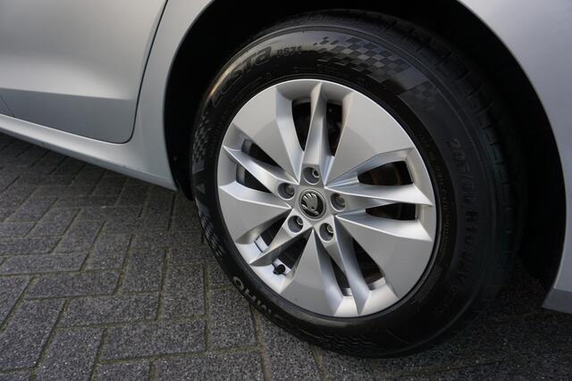 Skoda OCTAVIA COMBI 1.5 E-TSI 150PK E-TECH ACT AUG 2022 CAMERA FULL LED ANDROID/APPLECARPLAY NAVI CLIMA CRUISE BLUETOOTH PDC V+A 16INCH LMV KEYLESS ENZ...