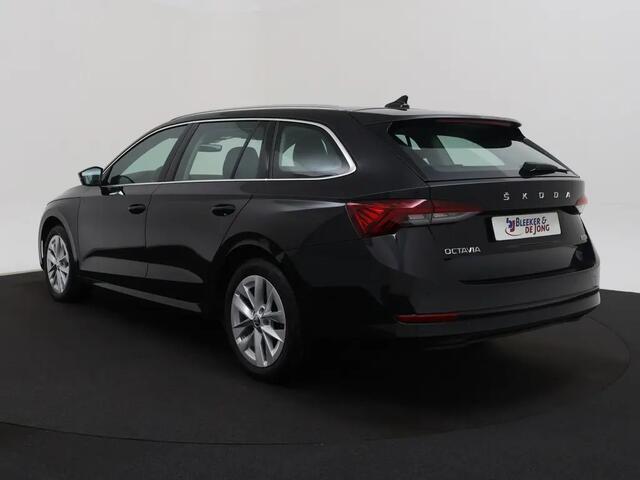 Skoda OCTAVIA Combi 1.5 e-TSI Hybride Business Edition Plus Bj 2021 Km 8399 Unieke stand Dealer onderhouden