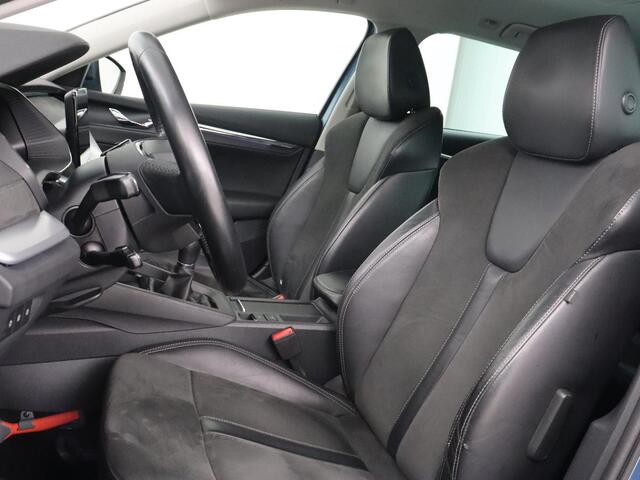 Skoda OCTAVIA 1.5 TSI First Edition | Head-Up | Stoelverwarming | Adaptive cruise | Leder/Alcantara | Side Assist | Matrix LED | Keyless | Virtual Cockpit | Carplay | Navigatie | Park Assist