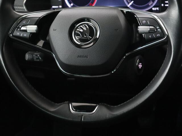 Skoda OCTAVIA 1.5 TSI First Edition | Stoelverwarming | Adaptive cruise | Carplay | Sfeerverlichting | Matrix LED | Navigatie | Parkeerhulp | Keyless | DAB | Virtual Cockpit