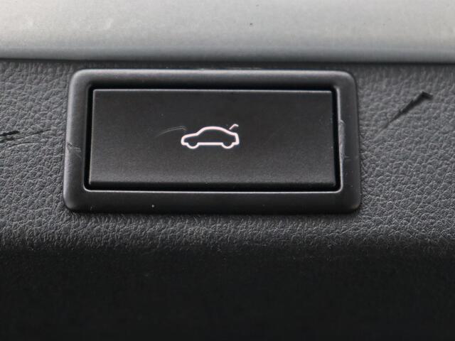 Skoda OCTAVIA 1.5 TSI First Edition | Stoelverwarming | Adaptive cruise | Carplay | Sfeerverlichting | Matrix LED | Navigatie | Parkeerhulp | Keyless | DAB | Virtual Cockpit