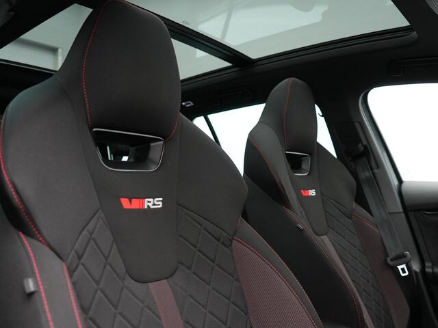 Skoda OCTAVIA Combi 1.4 TSI RS iV Plug In Hybrid 245pk PHEV | Panodak | Apple Carplay | Sportstoelen Verwarmd | 18"L.M | Stuur Verwarmd | Navigatie | Keyless | Virtual | Sfeerverlichting | Cruise Control | DAB |