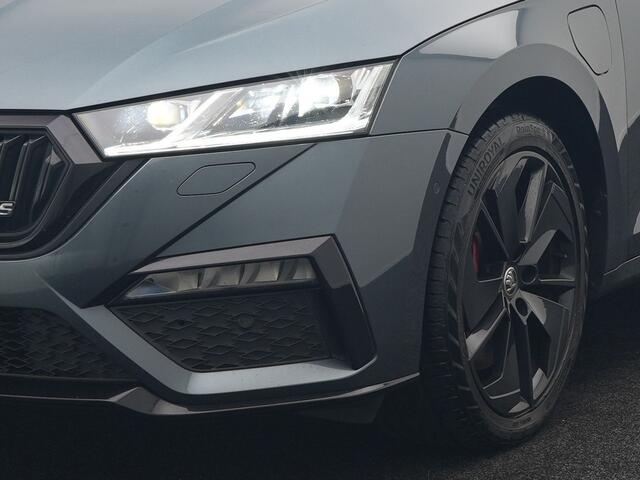 Skoda OCTAVIA Combi 1.4 TSI RS iV Plug In Hybrid 245pk PHEV | Panodak | Apple Carplay | Sportstoelen Verwarmd | 18"L.M | Stuur Verwarmd | Navigatie | Keyless | Virtual | Sfeerverlichting | Cruise Control | DAB |