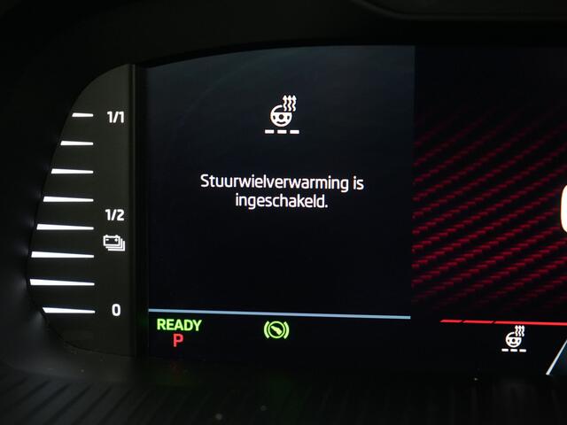 Skoda OCTAVIA Combi 1.4 TSI RS iV Plug In Hybrid 245pk PHEV | Panodak | Apple Carplay | Sportstoelen Verwarmd | 18"L.M | Stuur Verwarmd | Navigatie | Keyless | Virtual | Sfeerverlichting | Cruise Control | DAB |