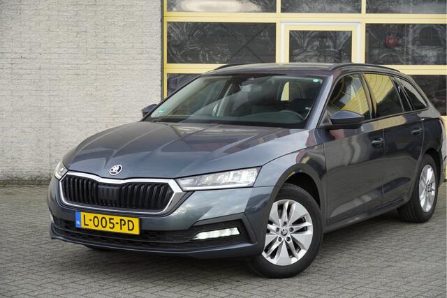 Skoda OCTAVIA Combi 1.0 e-TSI Automaat! Business Edition BJ2021 Lmv 16" | Led V+A | Pdc | Navi | Dynamische knipperlichten | Trekhaak | Elek. achterklep | App-Connect | Virtual cockpit | Climate control | Cruise control | Getint glas