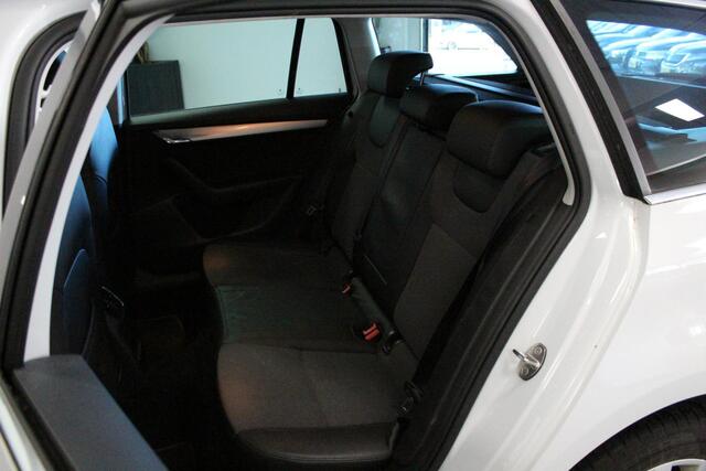 Skoda OCTAVIA Combi 1.0 TSI Greentech Business Edition | STOEL-VERW | NAVIGATIE | 16'LMV | CRUISE | PDC-A | CARPLAY | LEDER/STOF |