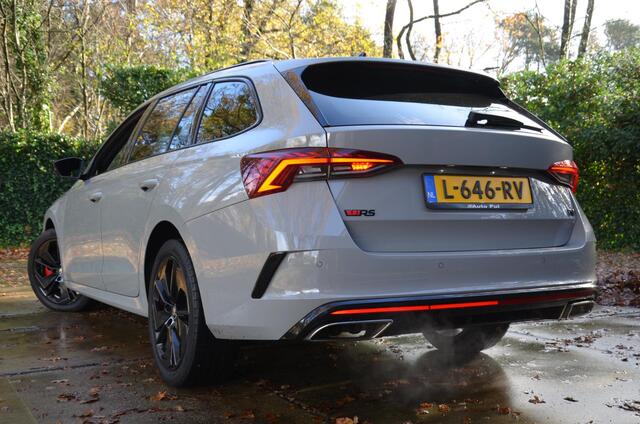 Skoda OCTAVIA Combi 1.4 TSI RS iV PHEV Business Led/Navi/Pdc/Ecc/Stoelverwarming/Virtueel dashboard/Privacy-Glass/Cr-Controle/18-Inch Lmv/RS uitvoering