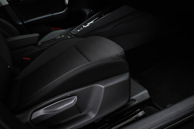 Skoda OCTAVIA Combi 1.0 e-TSI Business Edition | TRAVEL PACK | STOELVERWARMING | DAB | APPLE | TREKHAAK | 17"