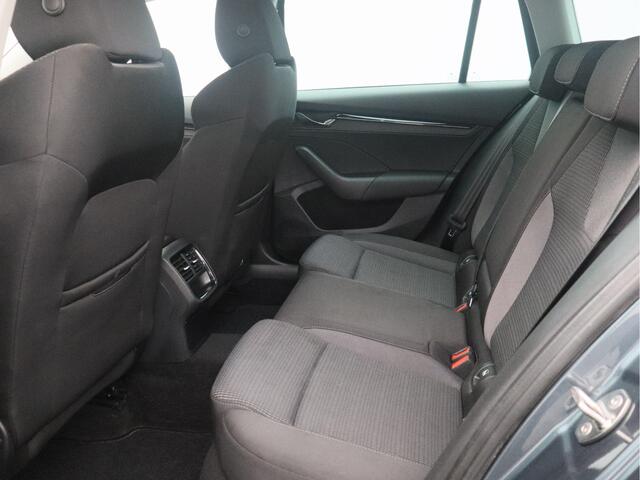 Skoda OCTAVIA Combi 1.0 TSI Business Edition/ trekhaak/ camera/ zeer mooi!