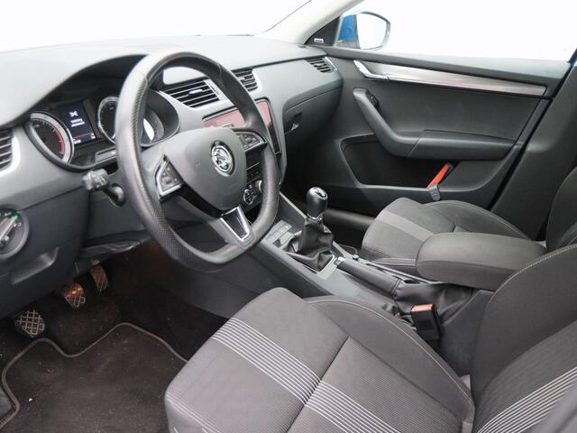 Skoda OCTAVIA Combi 1.0 TSi 115 Pk Style Business | Adaptive Cruise | Canton | Stoelverwarming | Parkeersensoren | Navigatie | Carplay | 18 inch | 92.102 Km!!