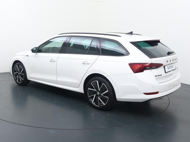 Skoda OCTAVIA Combi 1.4 TSI iV PHEV Sportline | 204 PK | SoH 91% | Adaptive cruise control | Head up display | Stoel verwarming | Navigatiesysteem |