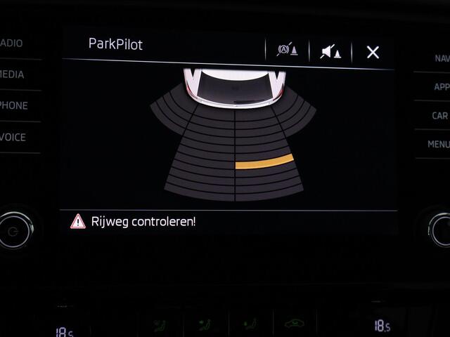 Skoda OCTAVIA Combi 1.0 TSI Greentech Ambition Business Automaat | Navigatie | Trekhaak | Privacy Glass |