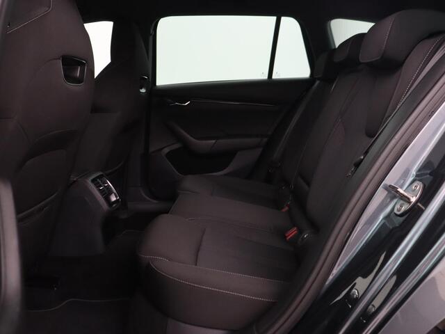 Skoda OCTAVIA 1.0 e-TSI Sport | Trekhaak | Carplay | Navigatie | Sportstoelen | Full LED | 18'' | Parkeerhulp | Sfeerverlichting | Cruise control | Climate control | Bluetooth