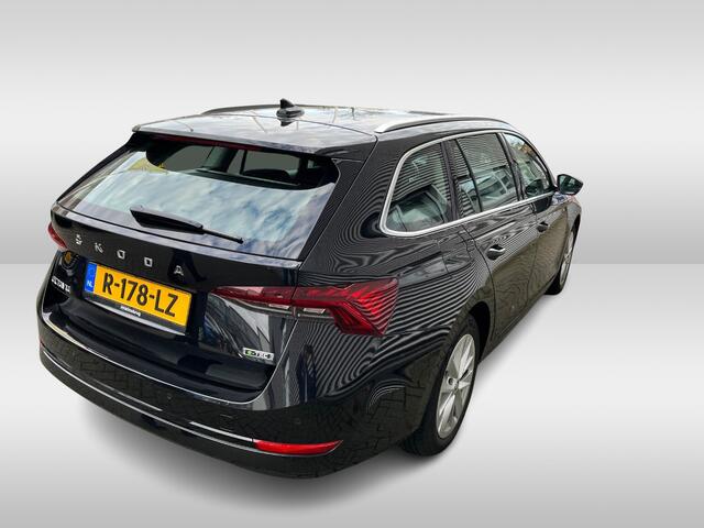 Skoda OCTAVIA Combi 1.5 e-TSI 150pk Style DSG Automaat Parkeersensoren / Navigatie / Stoelverwarming / Digital Cockpit