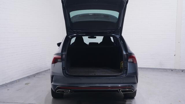 Skoda OCTAVIA Combi RS 1.4 TSI PHEV 245 pk Aut. Navi, Adapt. Cruise LED Koplampen, El. Achterklep
