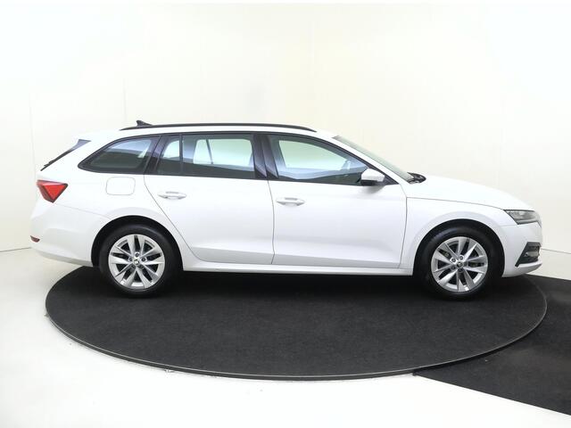 Skoda OCTAVIA Combi 1.4 TSI iV PHEV | SoH 100% | Stoel- en stuurwielverwarming | Crusie control | CarPlay | Elektrische inklapbare buitenspiegels | Parkeersensoren achter |