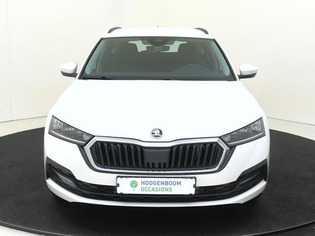 Skoda OCTAVIA Combi 1.4 TSI iV PHEV | SoH 100% | Stoel- en stuurwielverwarming | Crusie control | CarPlay | Elektrische inklapbare buitenspiegels | Parkeersensoren achter |