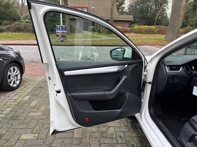 Skoda OCTAVIA Combi 1.5 TSI Greentech Business Edition