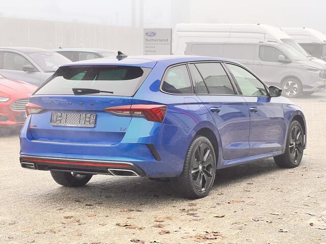 Skoda OCTAVIA Combi 1.4 TSI RS iV PHEV Business | 245pk | Stoelverwarming | Achteruitrijcamera