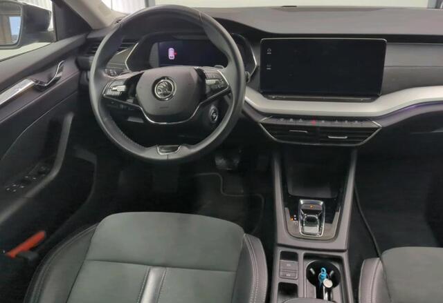 Skoda OCTAVIA Combi 1.0 e-TSI Automaat Business Edition Plus Navigatie Trekhaak Keyless 18 Inch Velgen Dab Carplay Stoel + Stuurverwarming Getint Glas NL Auto