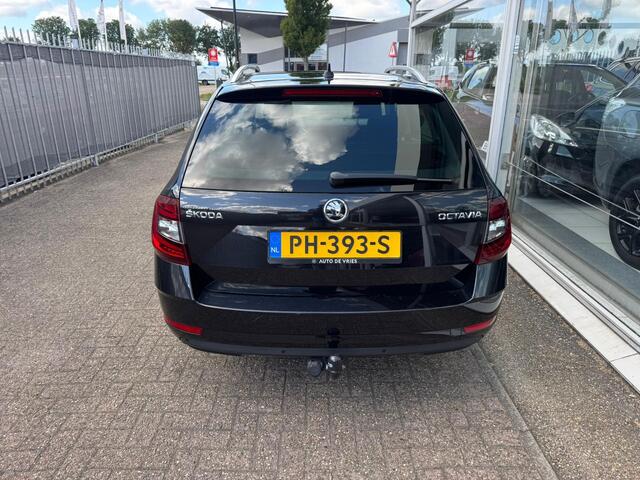Skoda OCTAVIA Combi 1.0 TSI Greentech Style Business | 2e eigenaar | Automaat | Panoramadak | Cruise control | Navigatie | Airco | Trekhaak | ParkPilot | APK tot 06-07-2026 | NAP |
