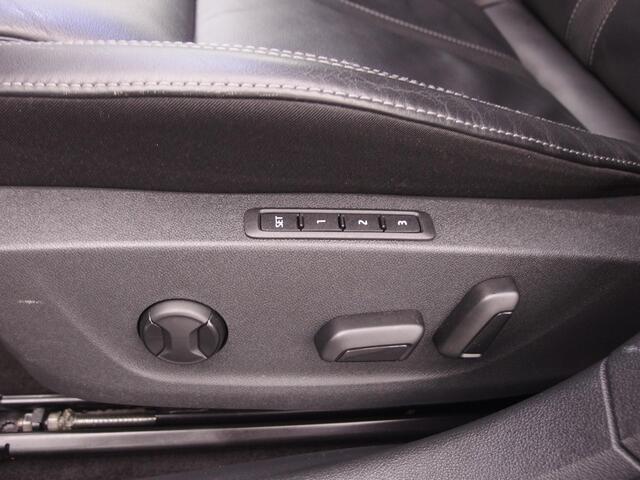 Skoda OCTAVIA Combi 1.0 e-TSI Business Edition Plus AUTOMAAT / LEDER / STOELVERW / CAMERA / KEYLESS / CARPLAY / SFEER / FULL LED / NL-AUTO