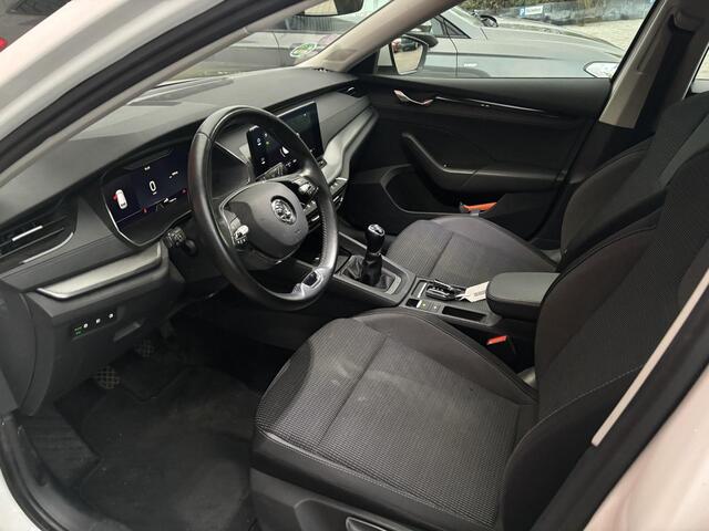 Skoda OCTAVIA Combi 1.0 TSI Business Edition TREKHAAK / FULL LED / CARPLAY / DAB+ / PDC / NAVI / CLIMA / ELEK KOFFER / NL-AUTO