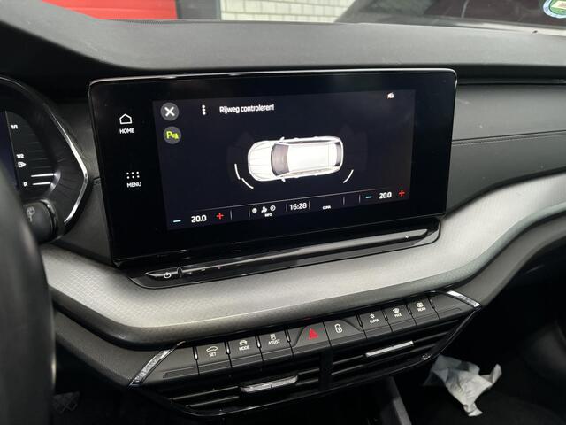Skoda OCTAVIA Combi 1.0 TSI Business Edition TREKHAAK / FULL LED / CARPLAY / DAB+ / PDC / NAVI / CLIMA / ELEK KOFFER / NL-AUTO