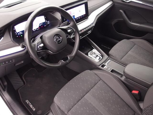 Skoda OCTAVIA Combi 2.0 TDI AUTOMAAT / FULL LED / KEYLESS / VIRTUAL / CARPLAY / CAMERA / STOELVERW / HEAD-UP