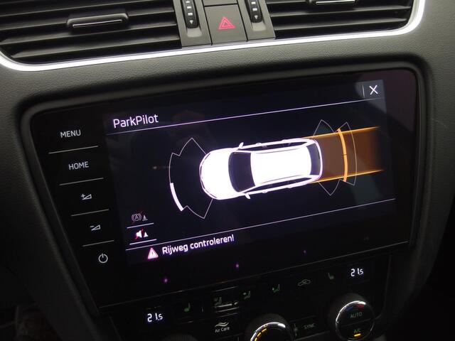 Skoda OCTAVIA Combi 1.5 TSI Greentech Style Business AUTOMAAT / RS-STOELEN / VIRTUAL / CANTON / KEYLESS / FULL LED / STOELVERW / NL-AUTO