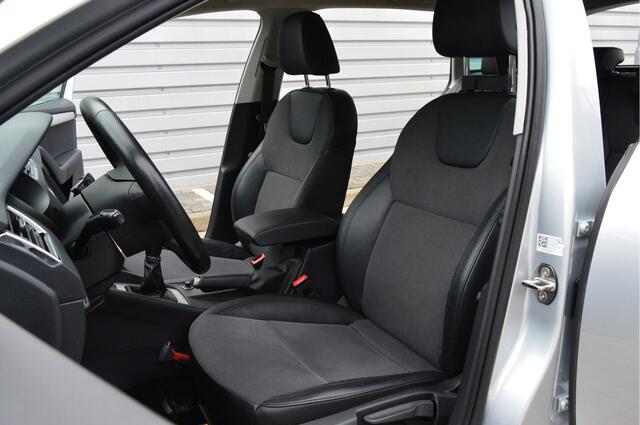 Skoda OCTAVIA Combi 1.0 TSI Greentech Business Edition O.a: PDC, Carplay, Navi, Clima, Cruise, Stoelverw, Etc. All-in prijs!